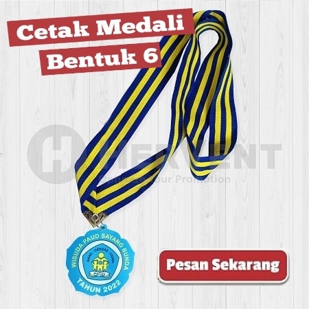 Medali Wisuda Akrilik Bunga