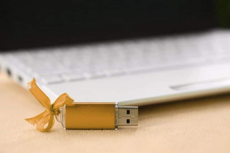 manfaat flashdisk sebagai souvenir